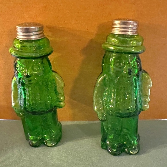 Vintage Planters Mr. Peanut Green Glass S/P Shakers - Picture 1 of 2